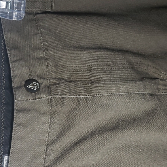 Volcom shorts - Picture 2 of 8